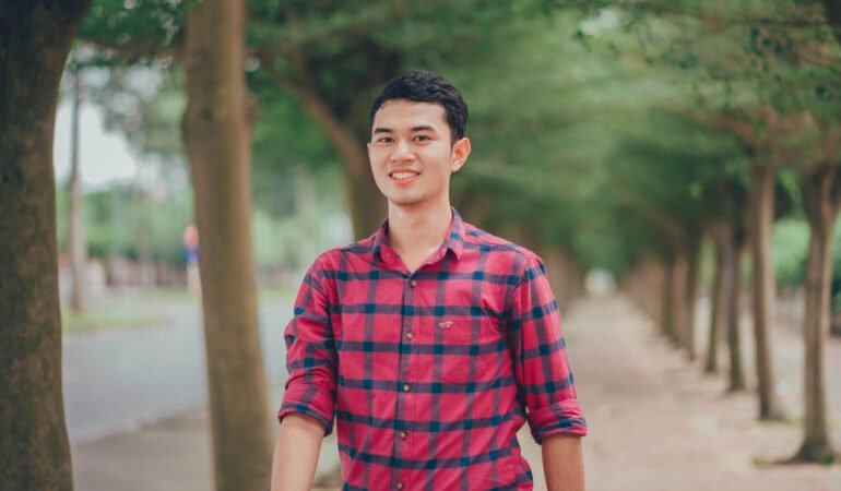 love-cute-portrait-beautiful-happy-man-1432843-pxhere.com-1 - AUBERGE SUNRISE
